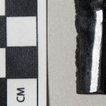 858121