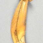 858696