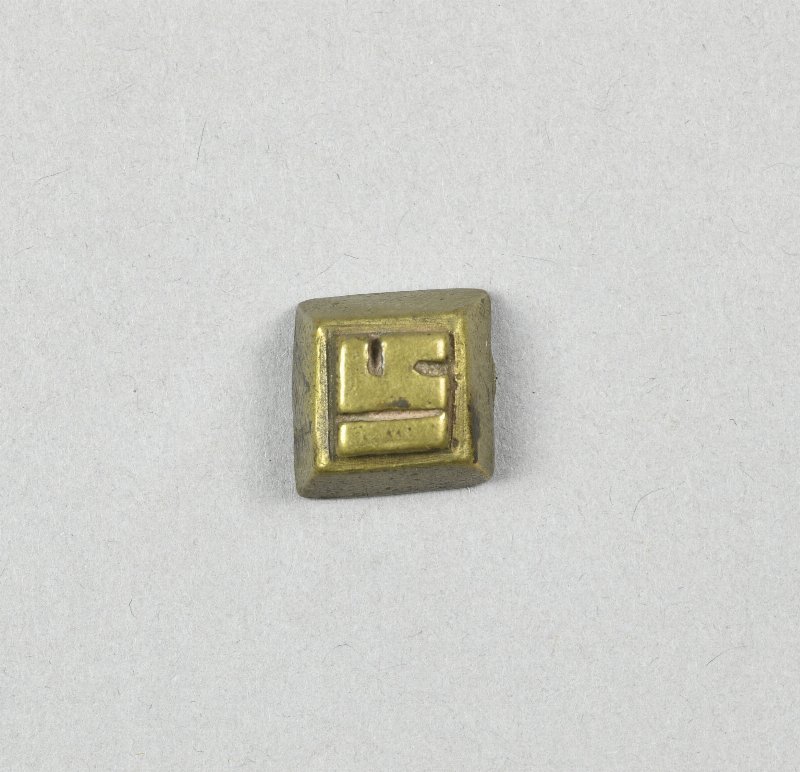 860558