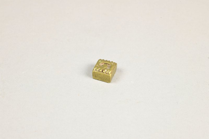 863516