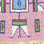 863981