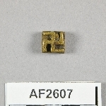 864579
