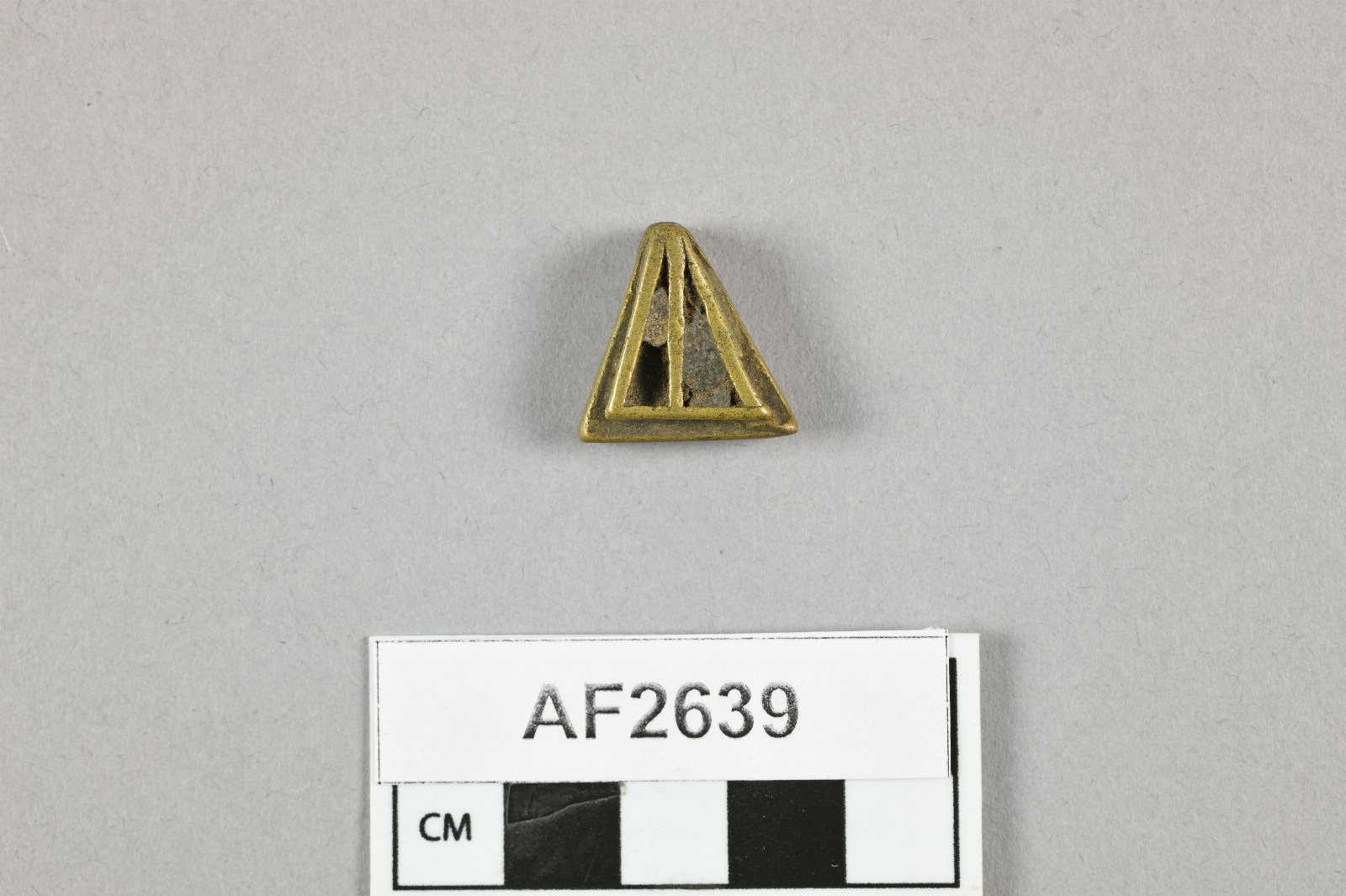 864649