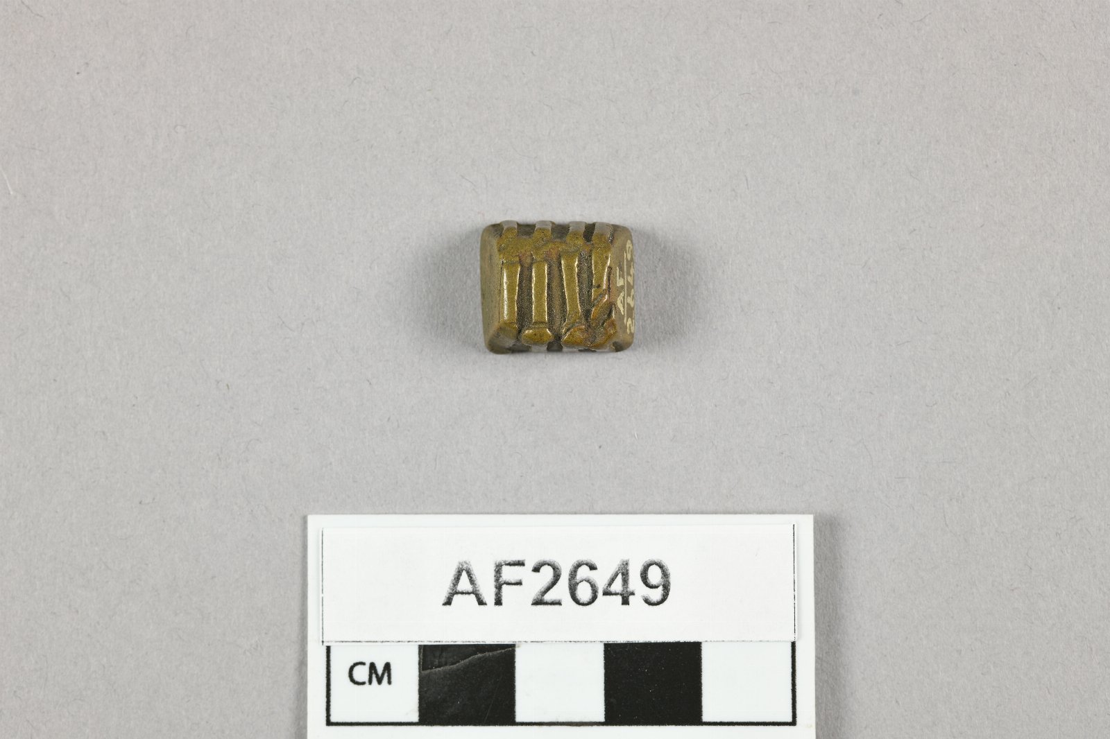 864673
