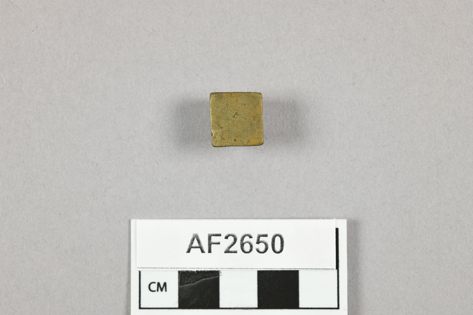 864677