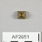 864679