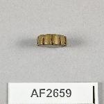 864702