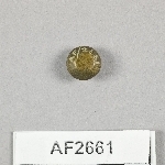 864708