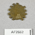 864710