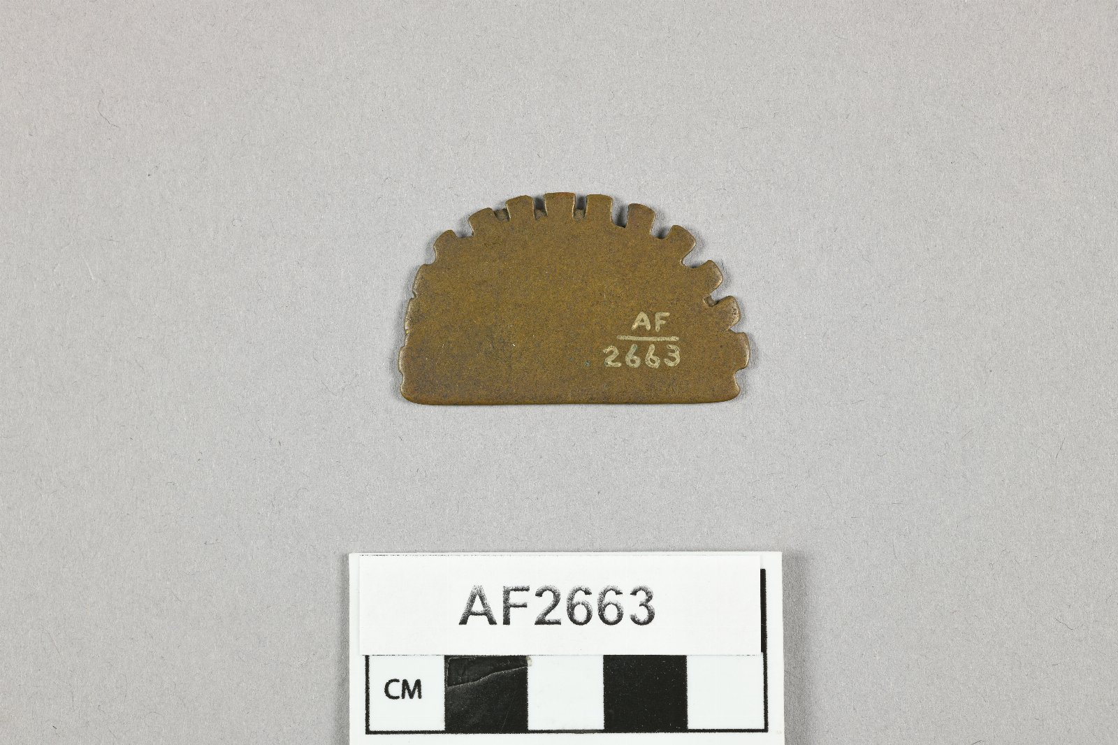 864712