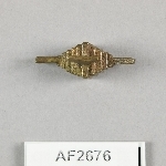 864725