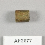 864728