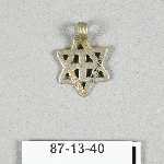 865907