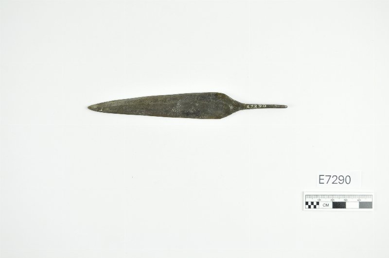 869047