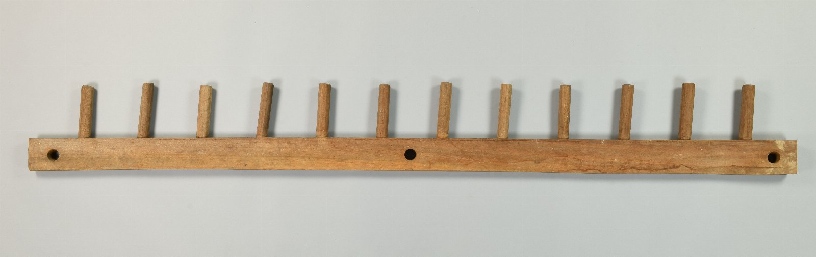 869304
