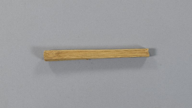 869425