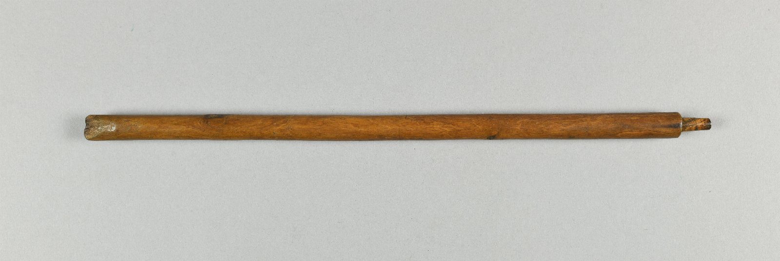 869610