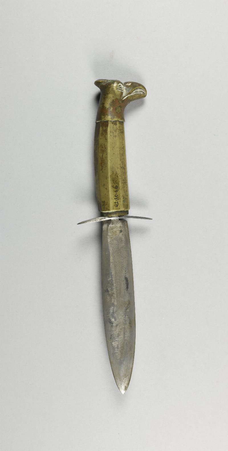 870560