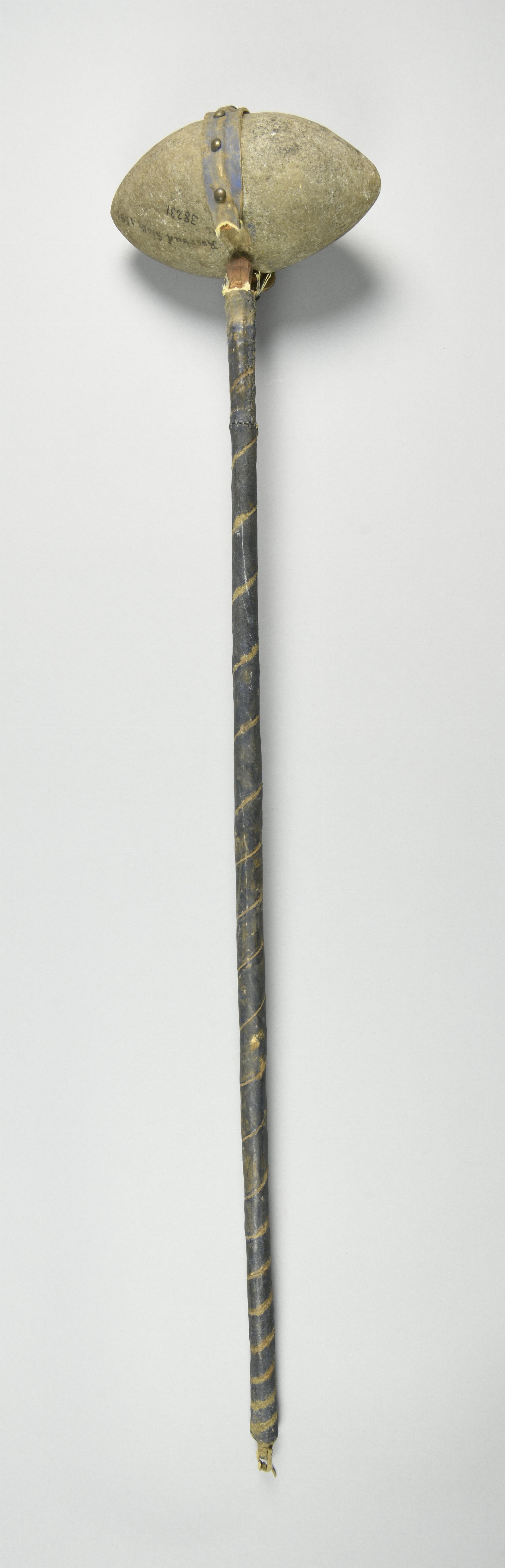 873085