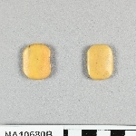 875818
