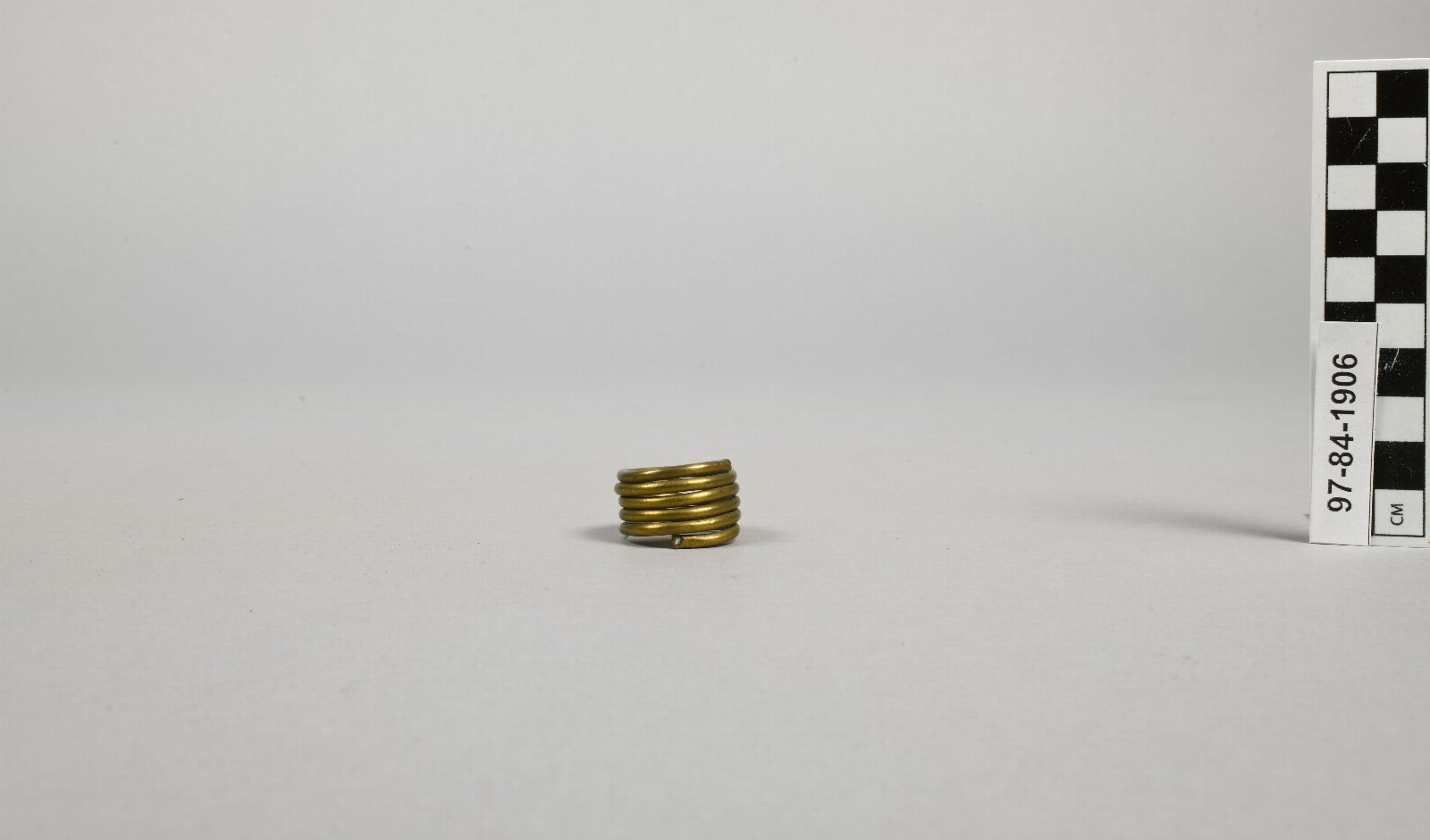 879572