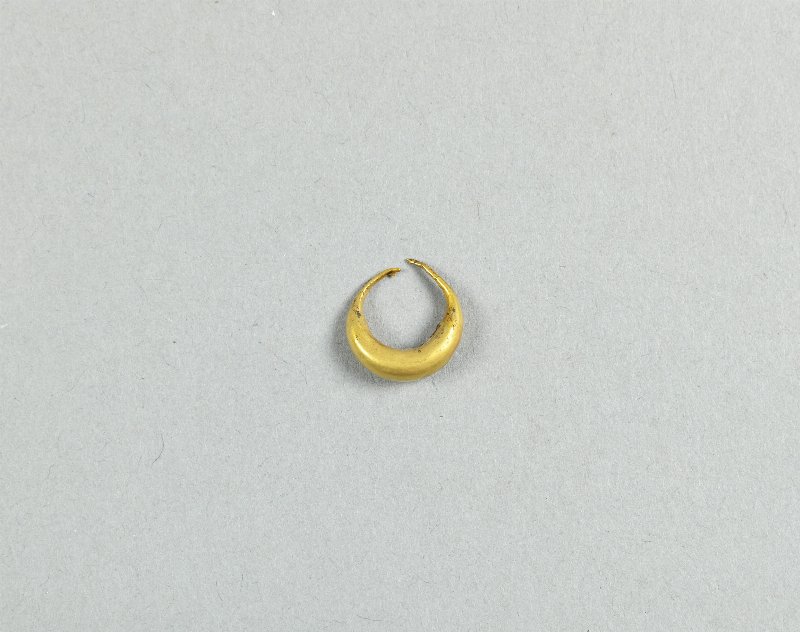 880768