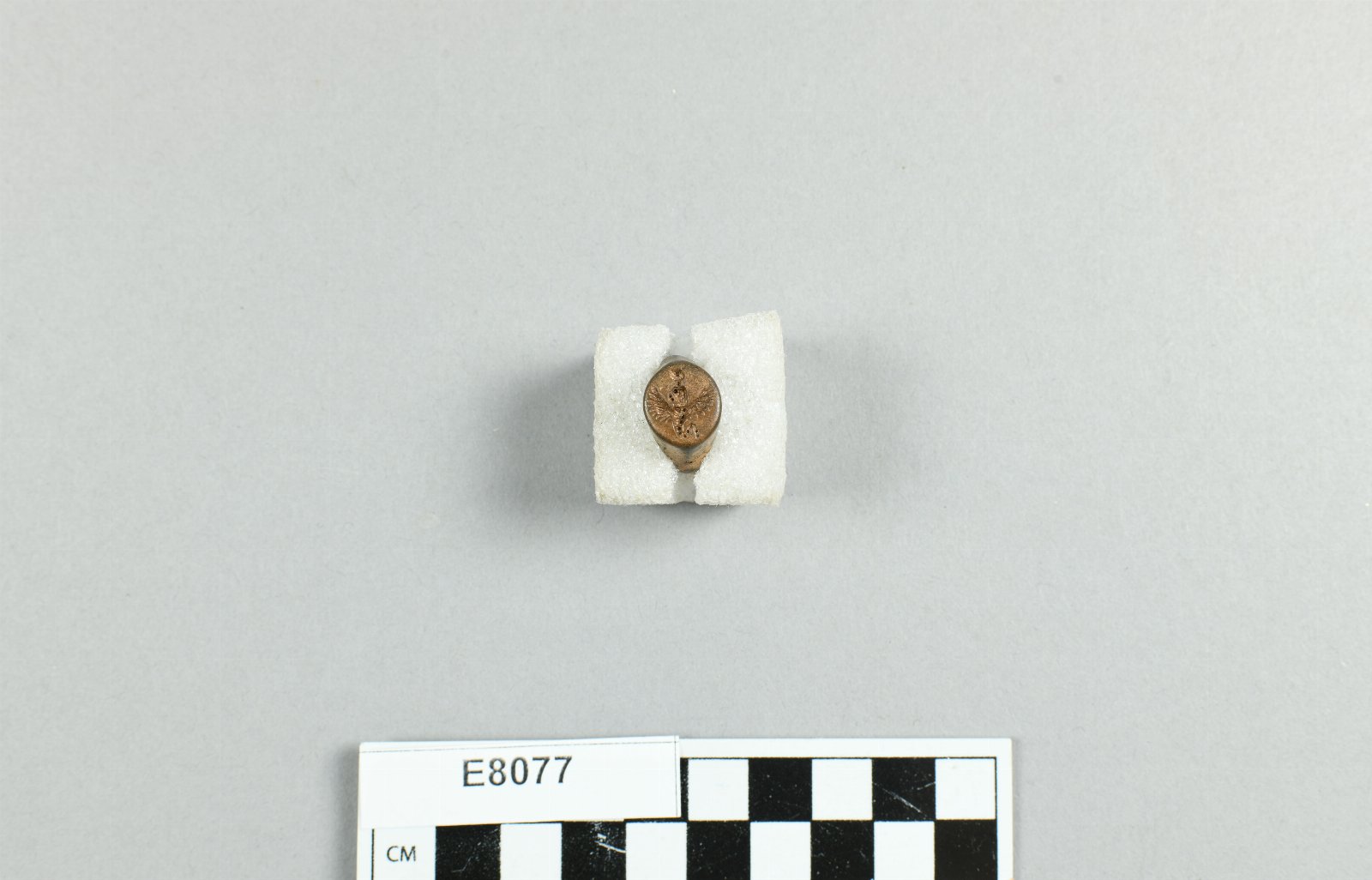 881046