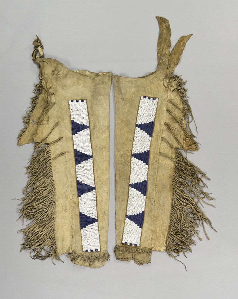 883722
