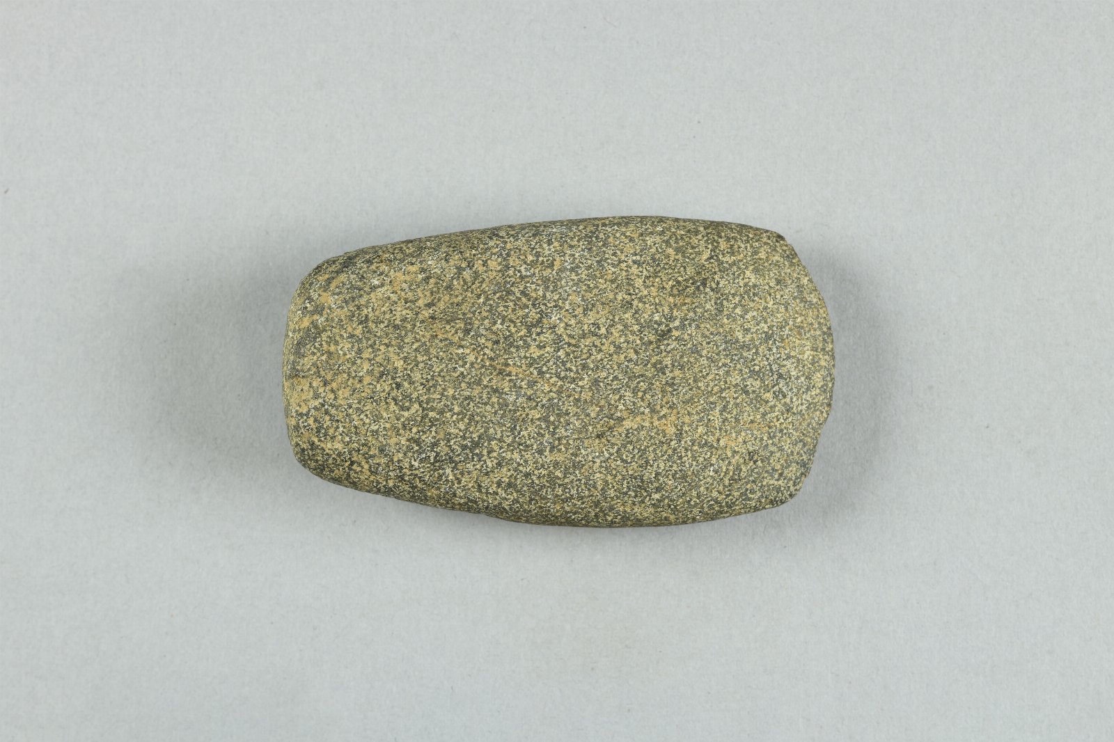 890614