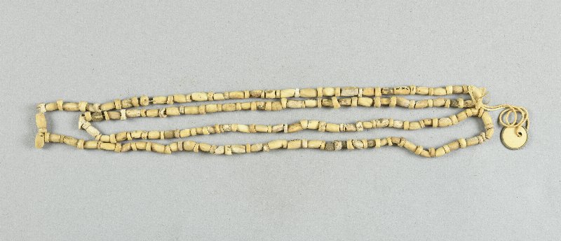 890705