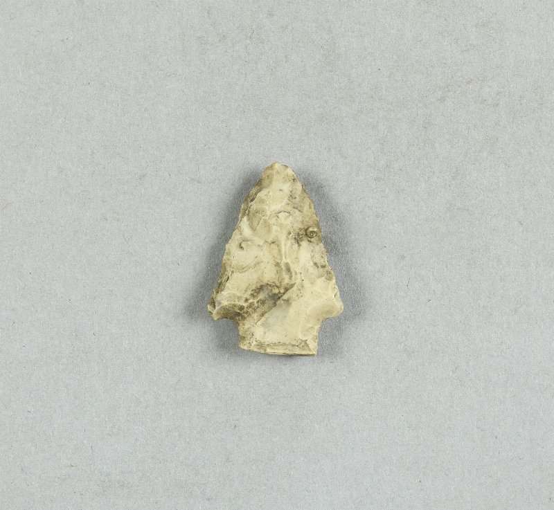 890817