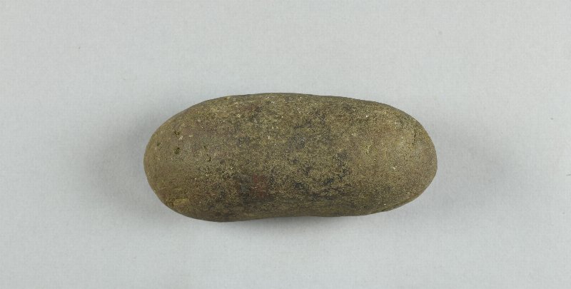 890879