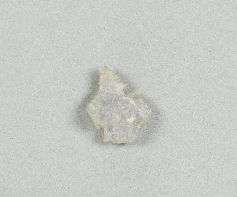 890897