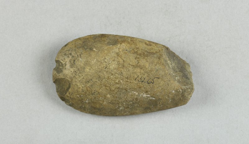890919