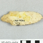 890942