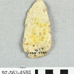 890946