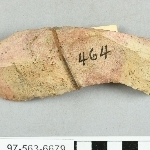 890982