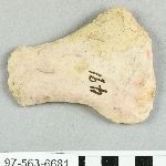 890986