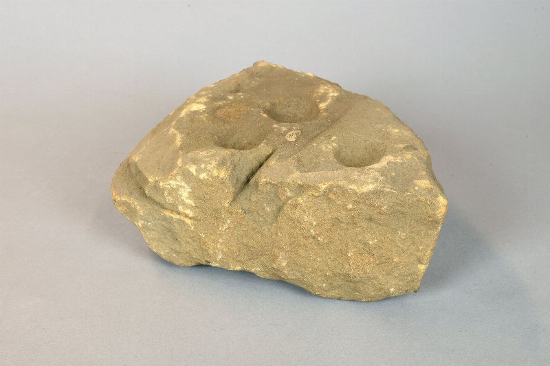 891309