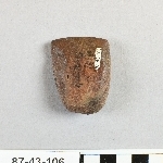 891557