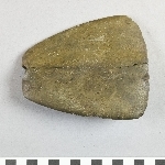 891560