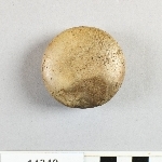 891582