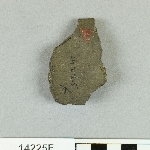 892957