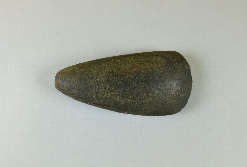 893121