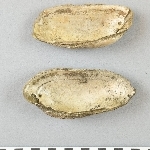893496