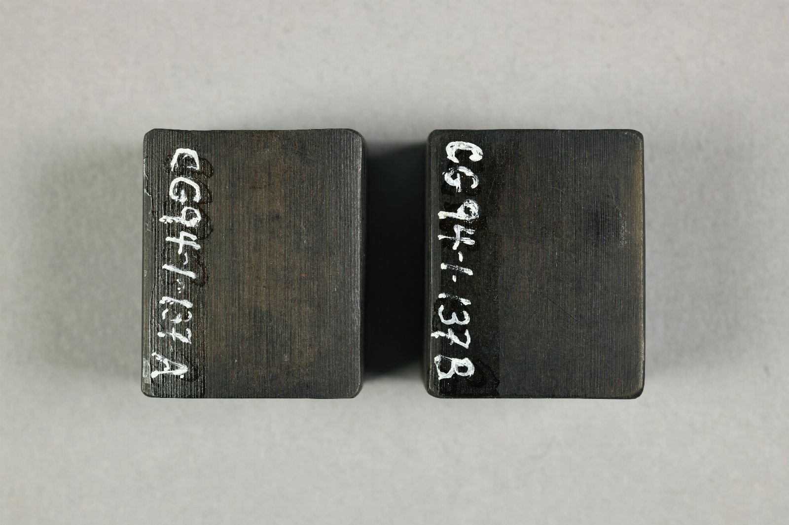 894647