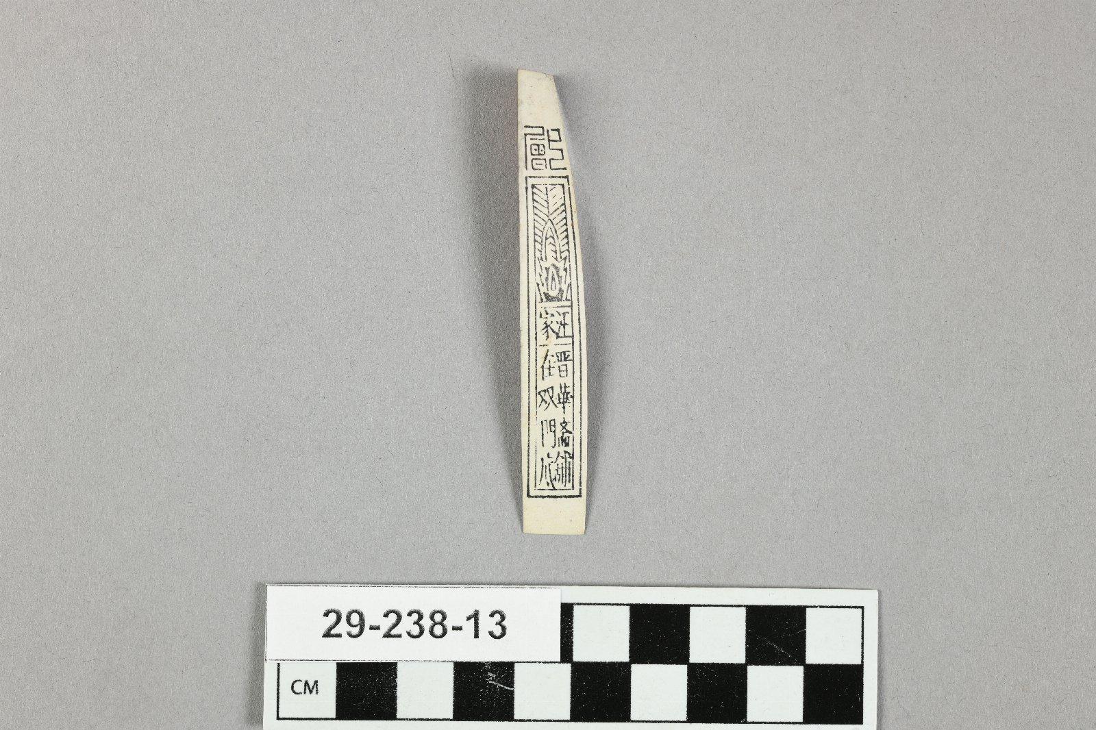 894737