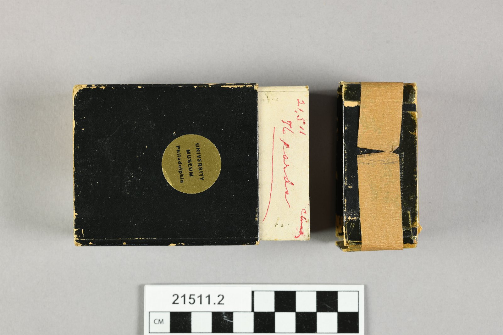894930