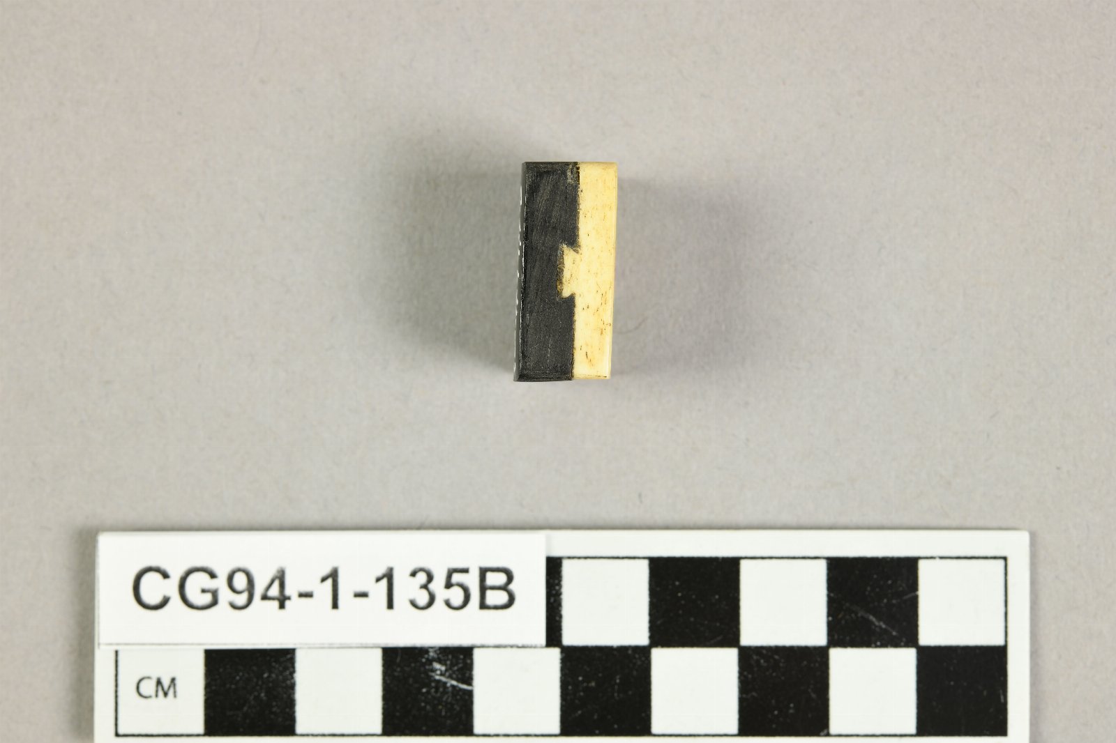 894943