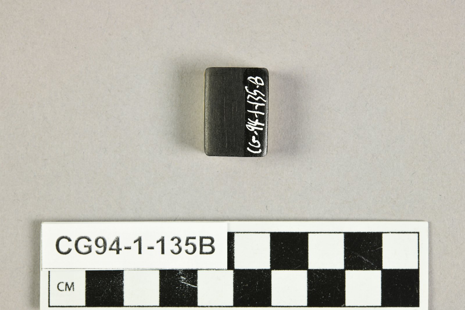 894945